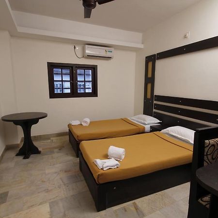 Hotel Park Avenue Kochi Buitenkant foto