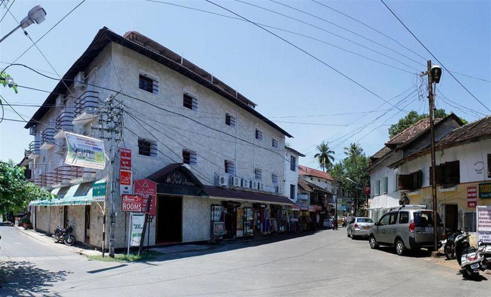 Hotel Park Avenue Kochi Buitenkant foto