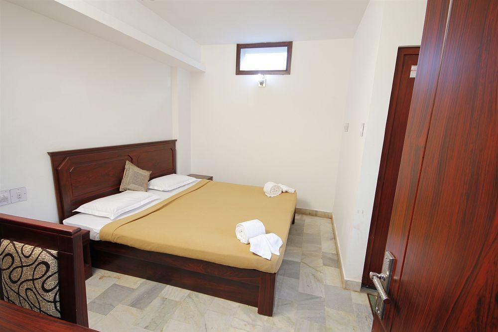 Hotel Park Avenue Kochi Buitenkant foto