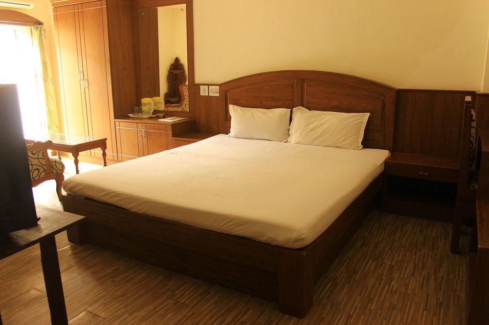 Hotel Park Avenue Kochi Buitenkant foto