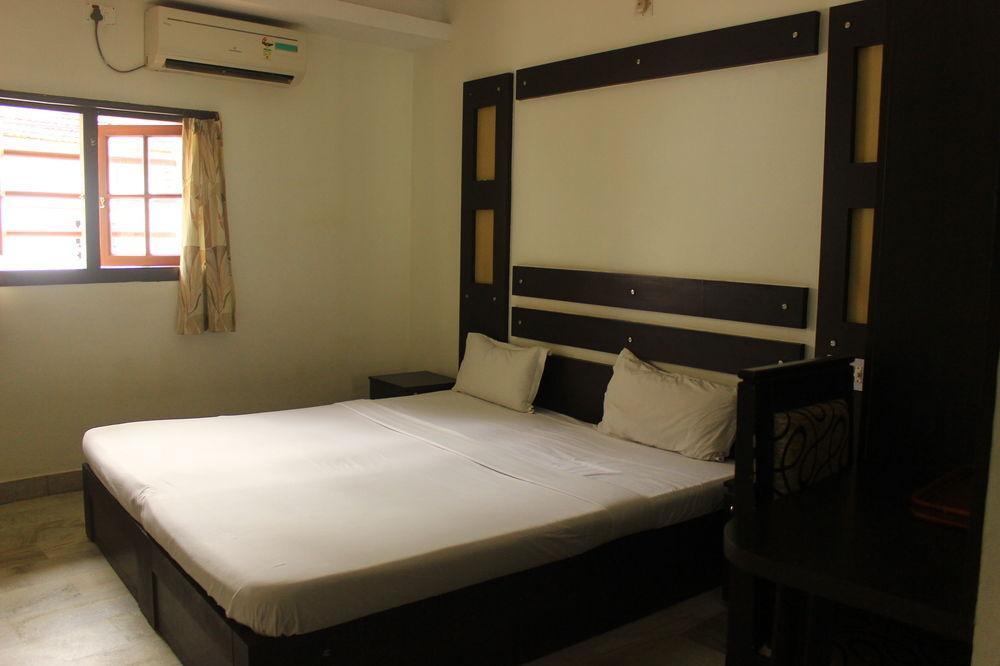 Hotel Park Avenue Kochi Buitenkant foto