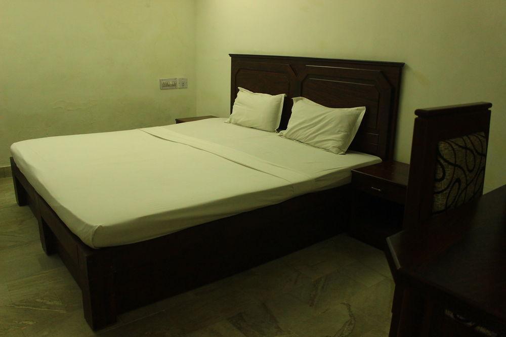 Hotel Park Avenue Kochi Buitenkant foto