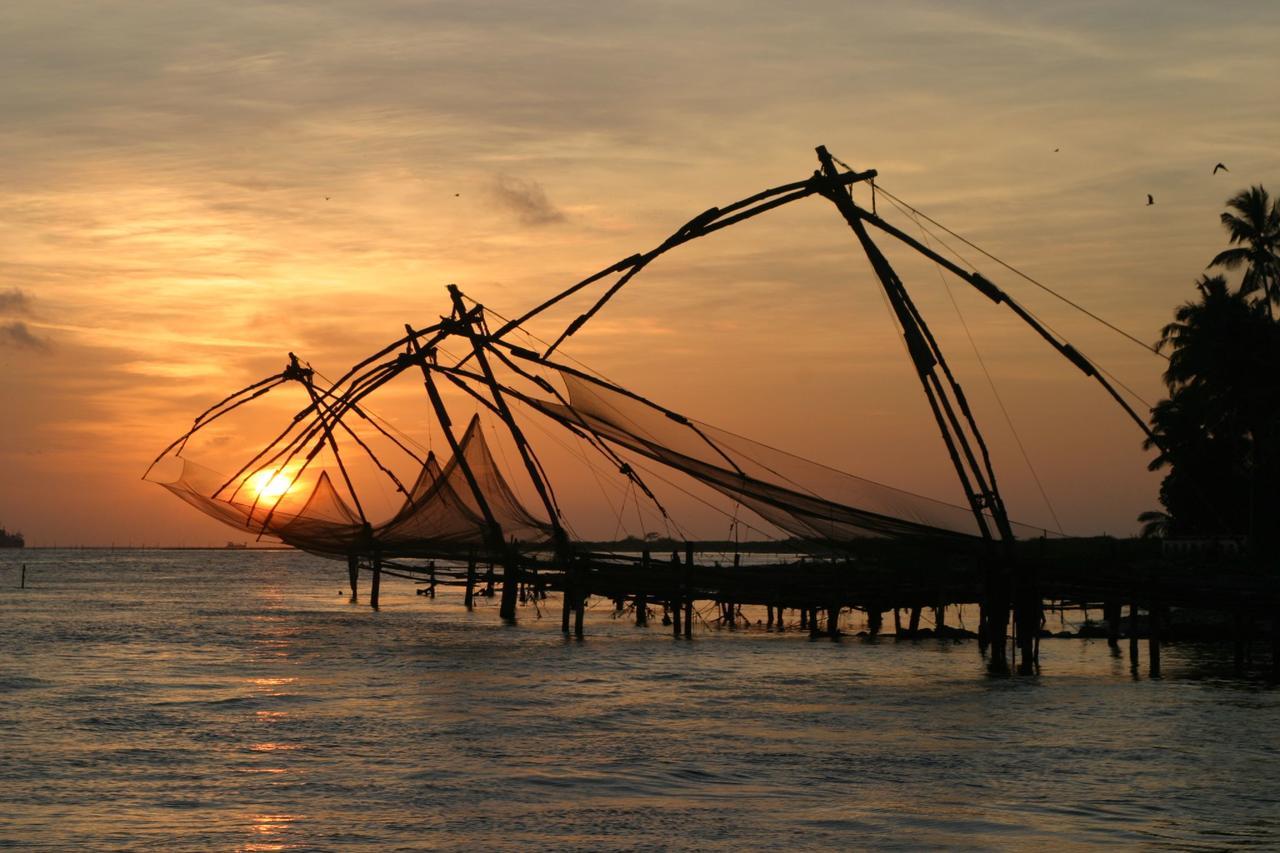 Hotel Park Avenue Kochi Buitenkant foto