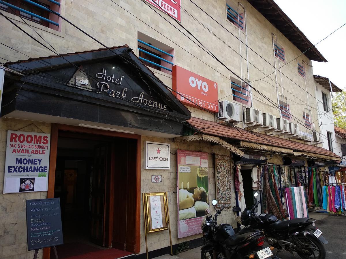Hotel Park Avenue Kochi Buitenkant foto