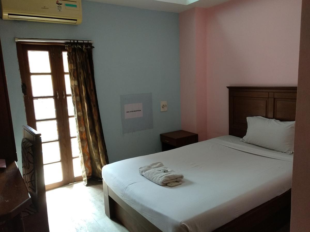 Hotel Park Avenue Kochi Buitenkant foto