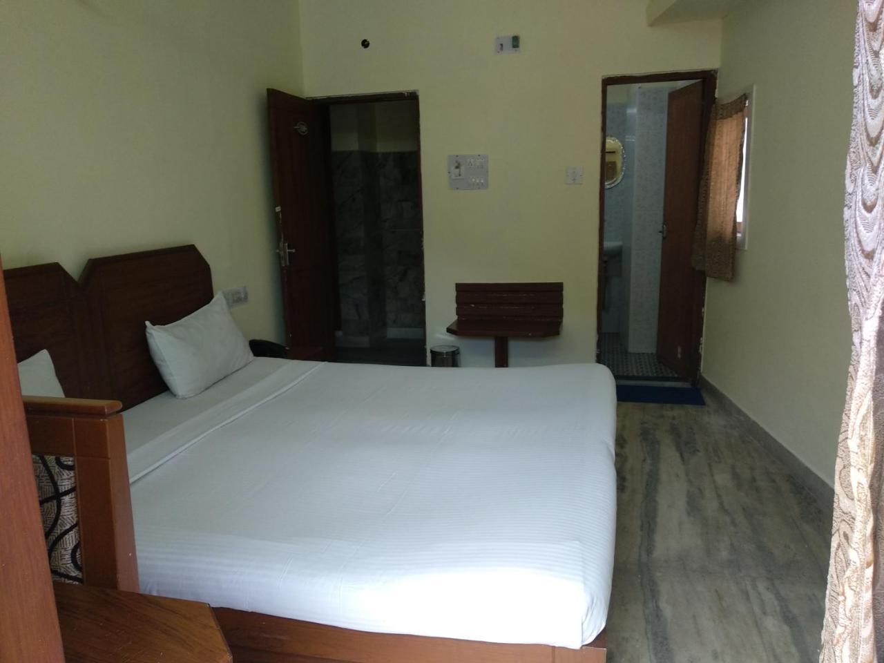 Hotel Park Avenue Kochi Buitenkant foto