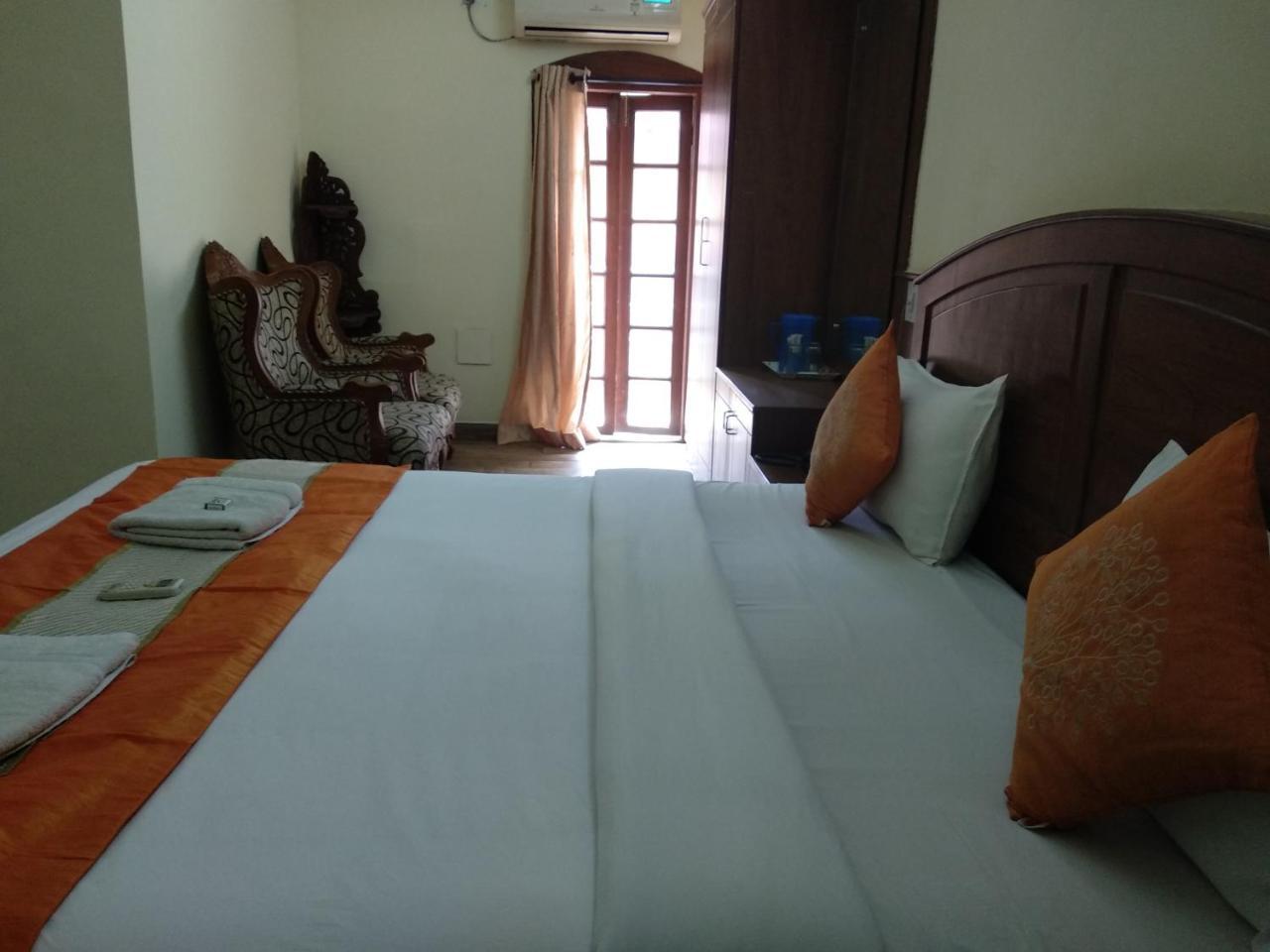 Hotel Park Avenue Kochi Buitenkant foto