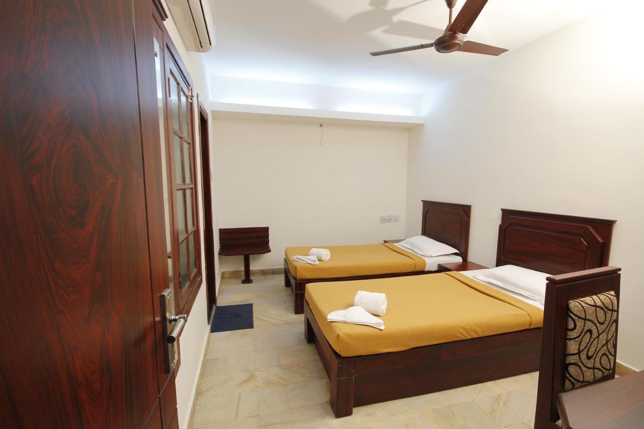 Hotel Park Avenue Kochi Buitenkant foto