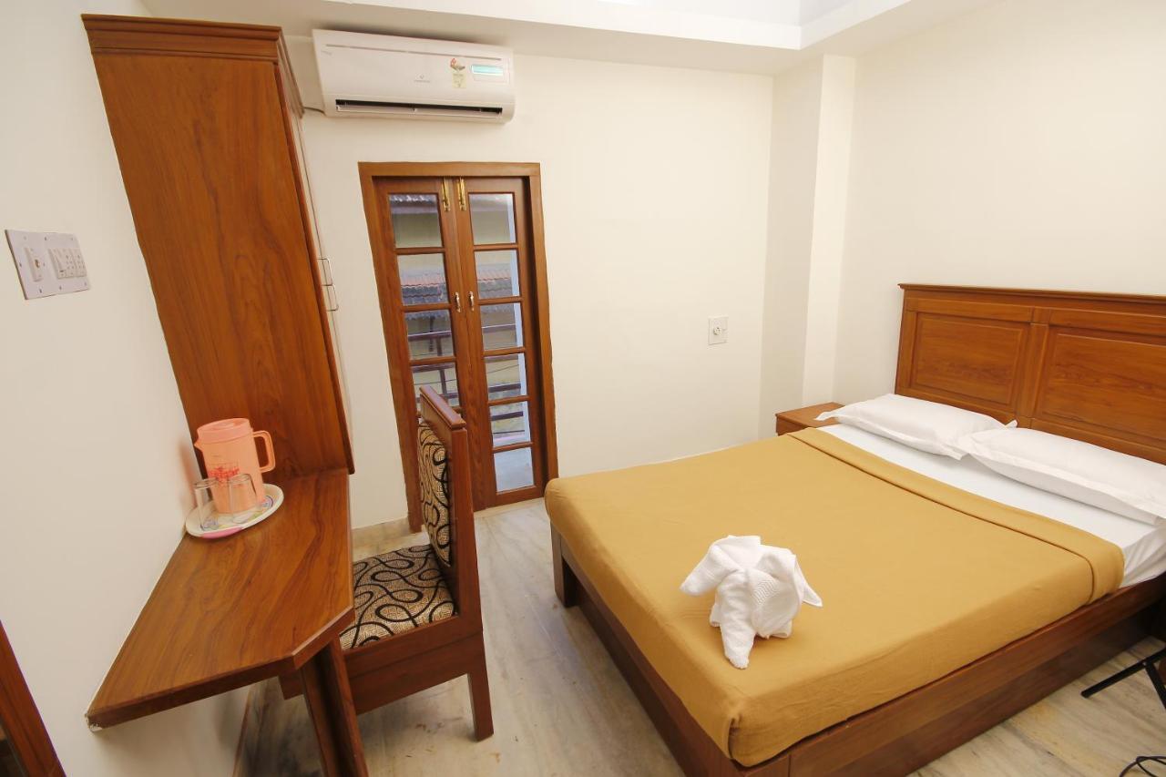 Hotel Park Avenue Kochi Buitenkant foto